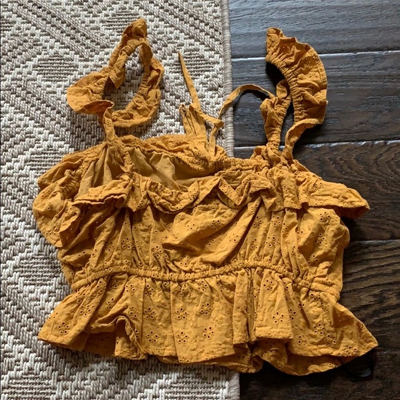 Gold Ruffe Crop Top - Picture 3 of 4